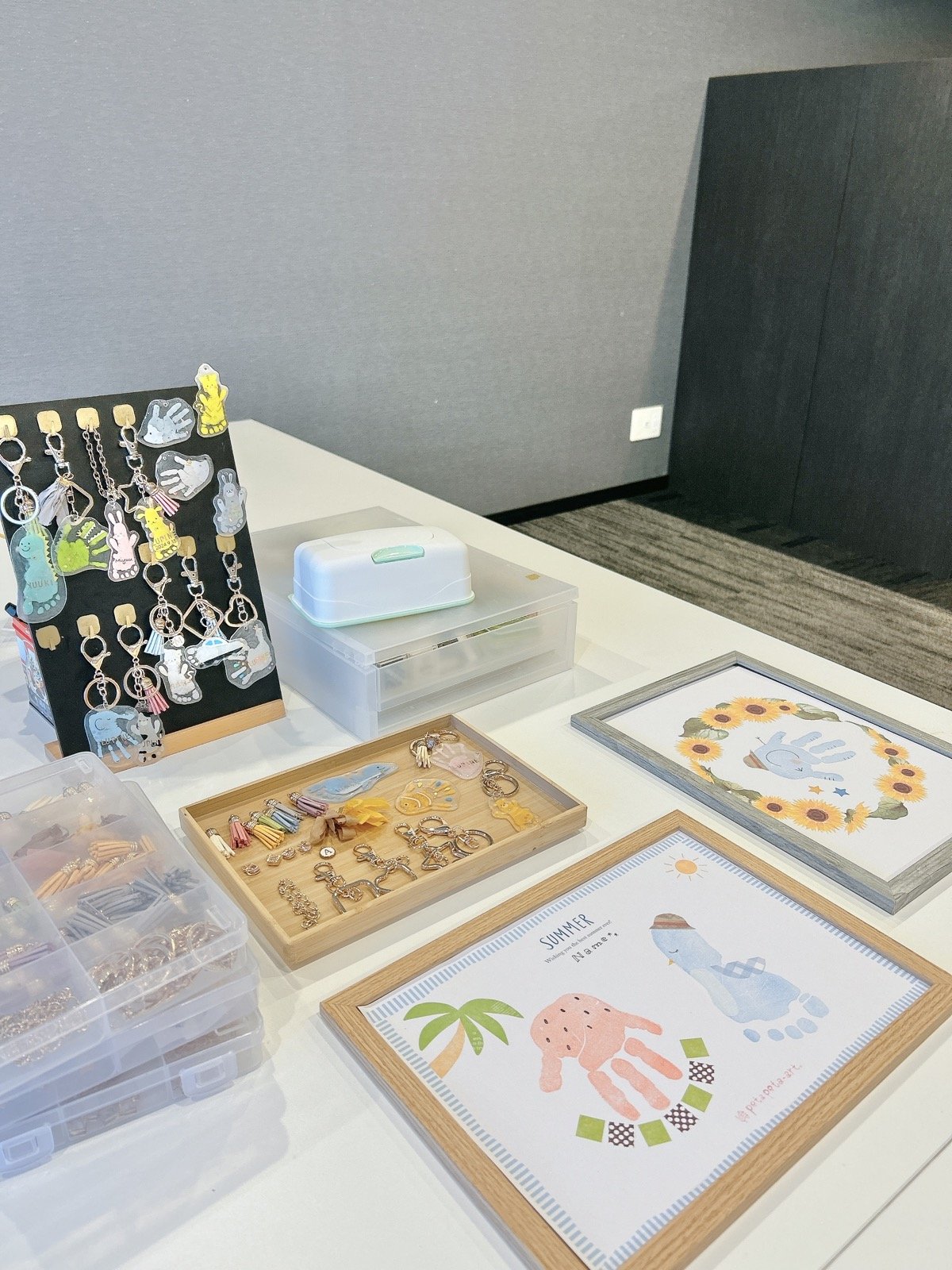 展示された手形アート作品